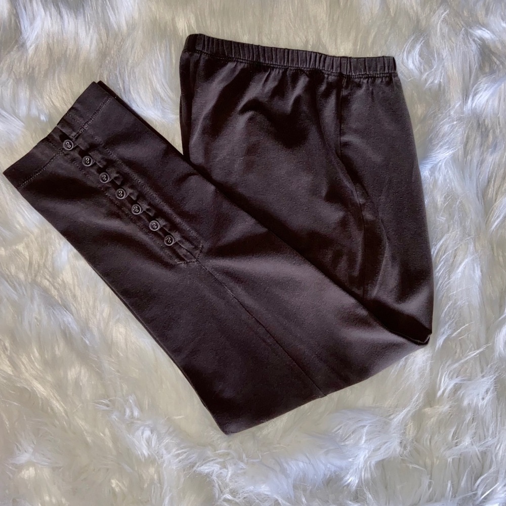 Sandwich leggings with buttons! Super cute😃